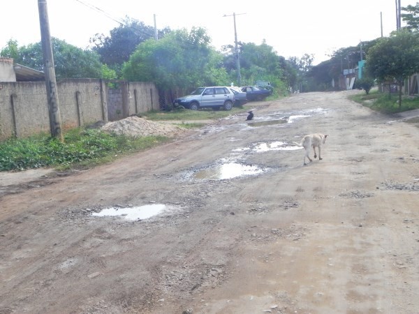 Moradores reclamam da falta de pavimentação no bairro