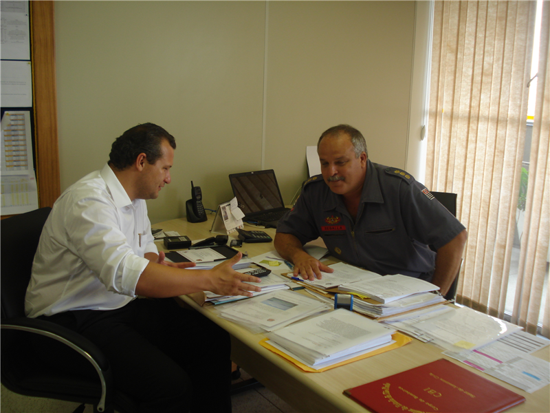 Vereador Danilo, durante reunião com o comandante Segalla