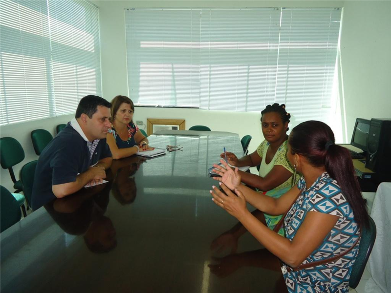 Celso durante reunião com representantes da Secretaria Municipal de Educação