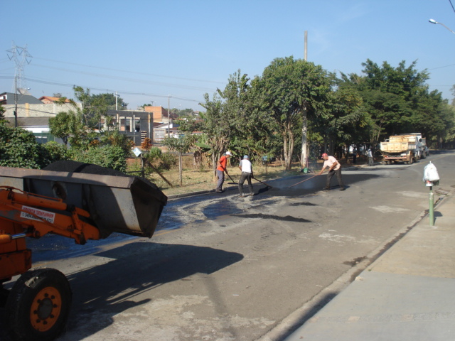 Servidores do DAE efetuaram reparos na pista, após obras na tubulação
