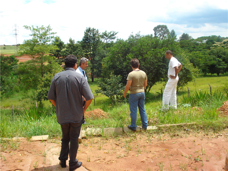 Anízio leva responsáveis pela obra no Jardim Barão
