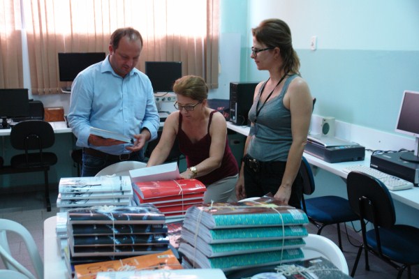 Juca e Fernando Silva doam livros em braille ao CPC 