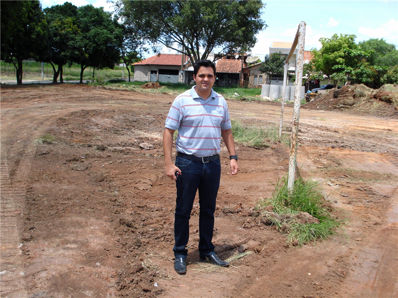 Vereador Fabiano Pinguim acompanhou hoje a realização de obras no São Fernando