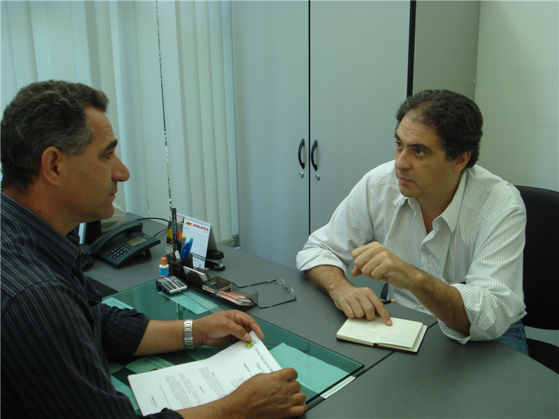 Vereador Ademir e deputado federal Carlos Zarattini, em visita à Câmara barbarense