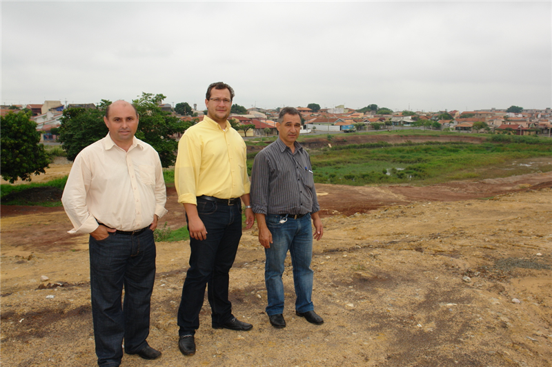 Fontes, Danilo e Ademir: visita ao futuro Parque dos Jacarandás