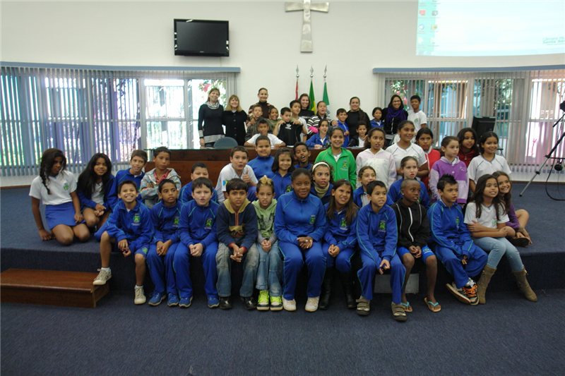 Alunos da ADI Carmelina Cervone, que participaram hoje do Câmara do Futuro