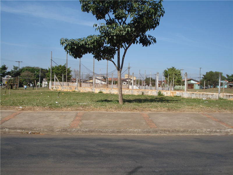 Falta de iluminação em área de lazer no Santa Rita preocupa moradores