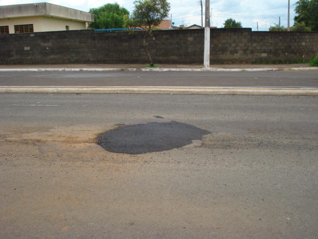 Indicação de Anízio para operação tapa-buracos na avenida Antonio Pedroso foi atendida esta semana.