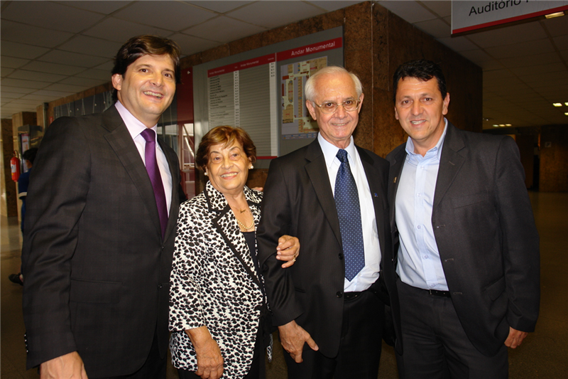 Kadu e o deputado André do Prado com João Monteiro de Barros Filho e esposa.  