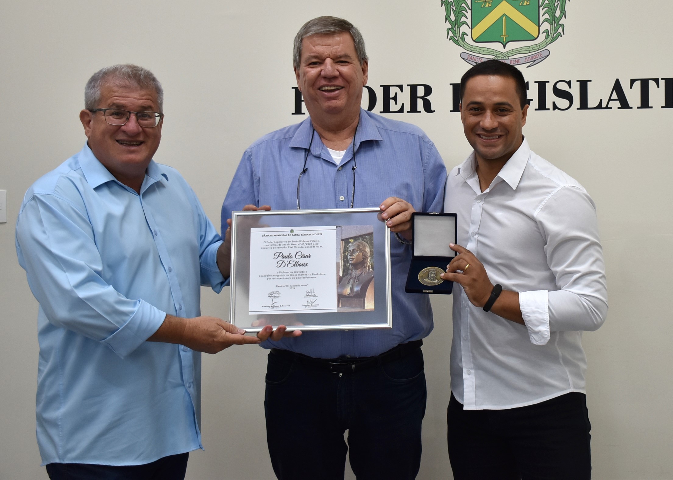 Vereador entrega Medalha Margarida da Graça Martins a Paulo César D’Elboux