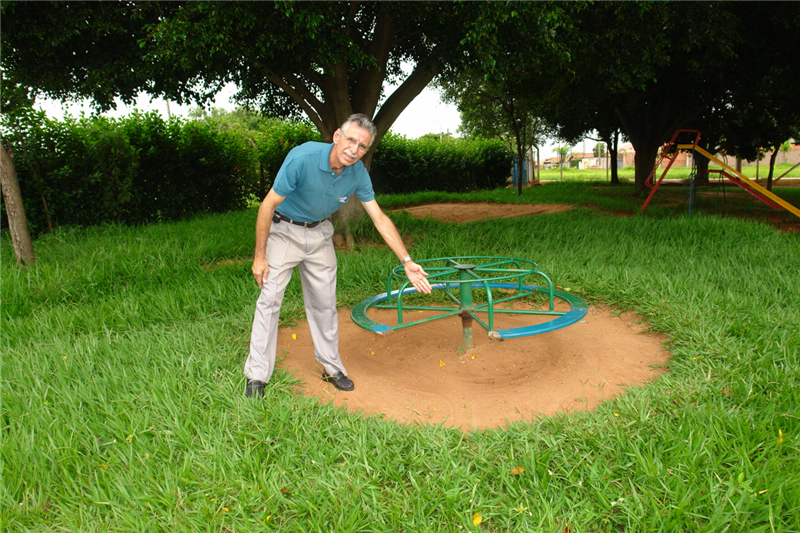 Carlão cobrou o conserto de brinquedos nesse parque