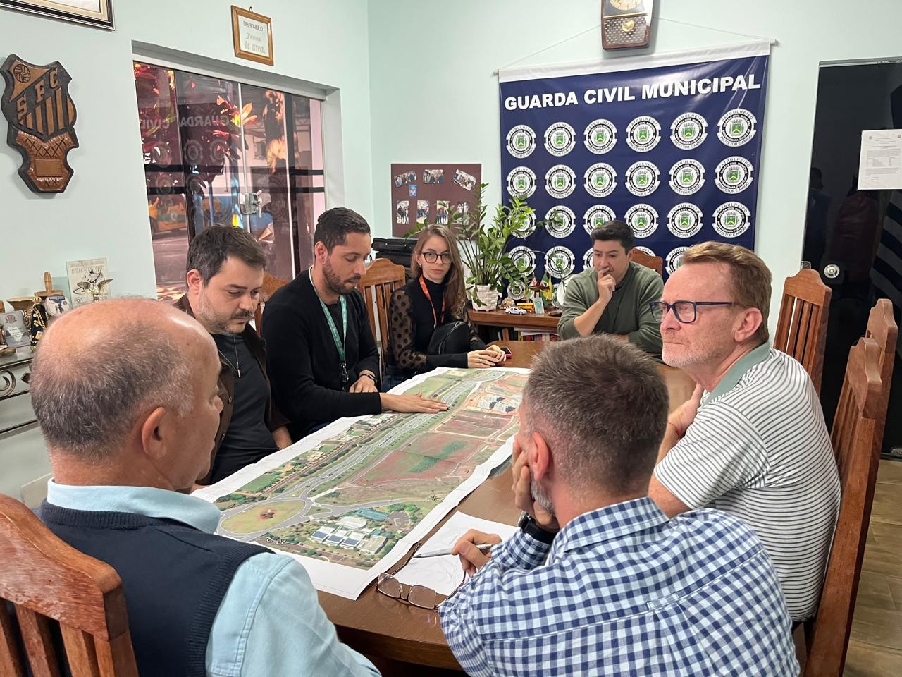 Reunião discute mudanças no trânsito para melhorar acesso ao Mercado Pague Menos e segurança de moradores