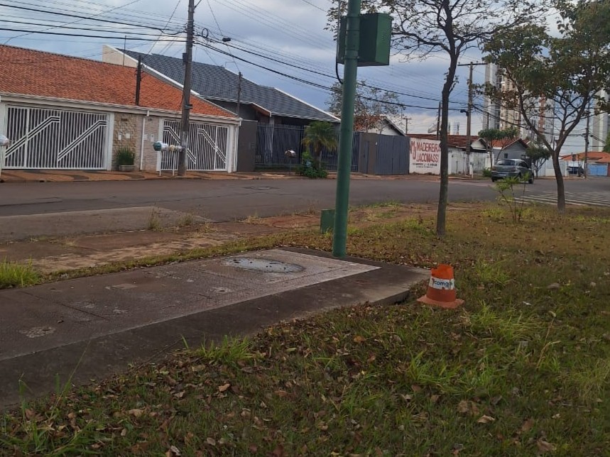 Vereador pede reparos urgentes em erosão próxima a Central de Distribuição da Comgás no Jardim São Francisco