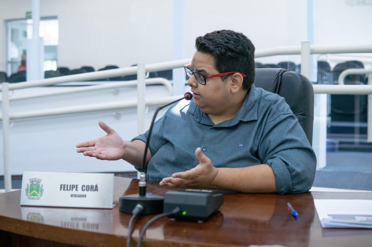 Vereador pede informações sobre manutenção de quadras e campos esportivos em Santa Bárbara