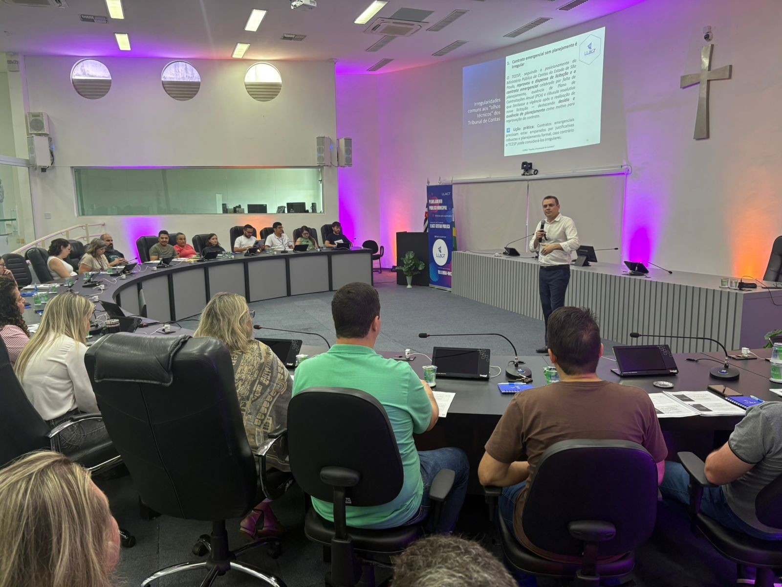 Curso sobre Gestão e Fiscalização de Contratos aborda planejamento, execução e erros recorrentes apontados pelo Tribunal de Contas