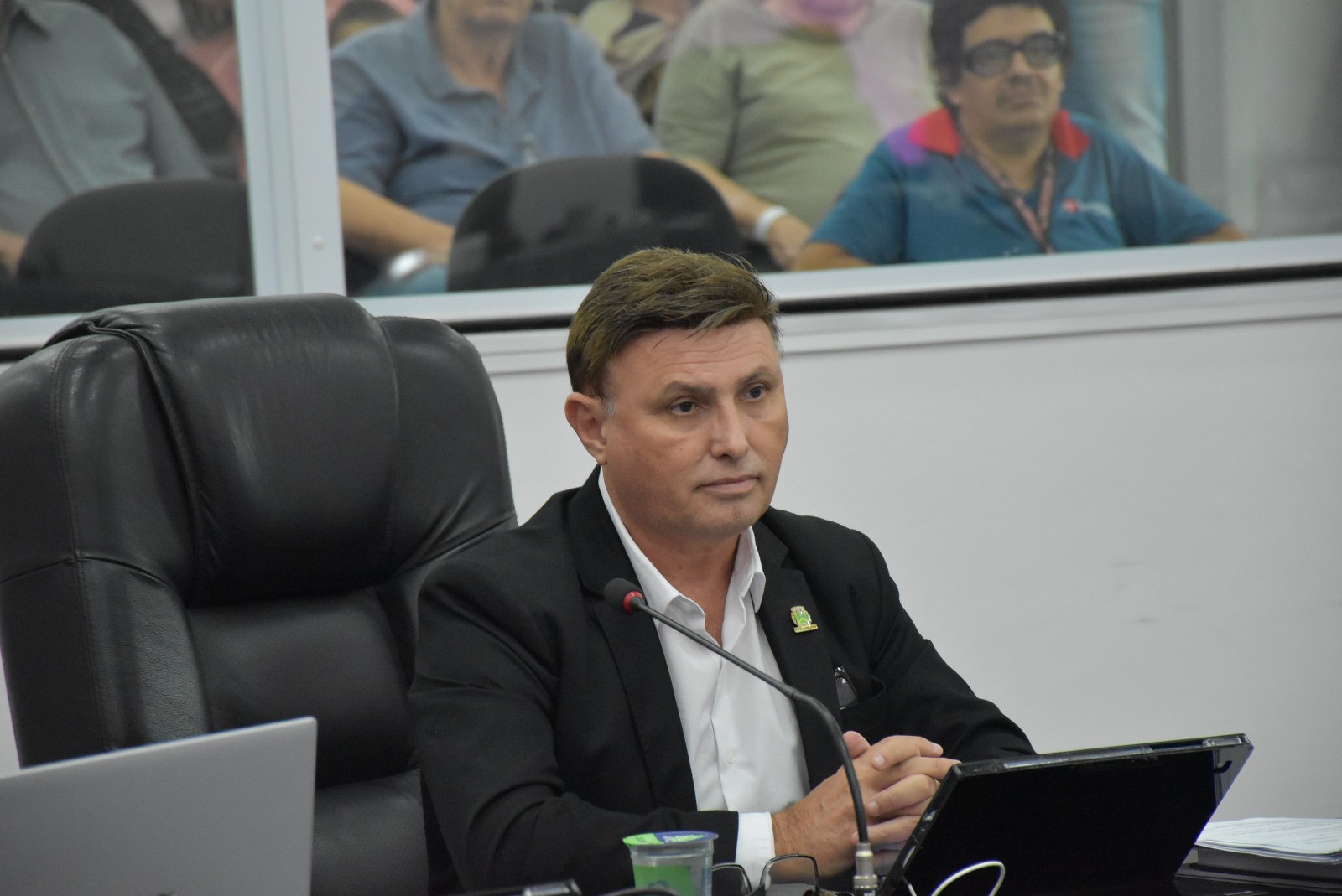 Vereador cobra explicações sobre reforma administrativa da Educação