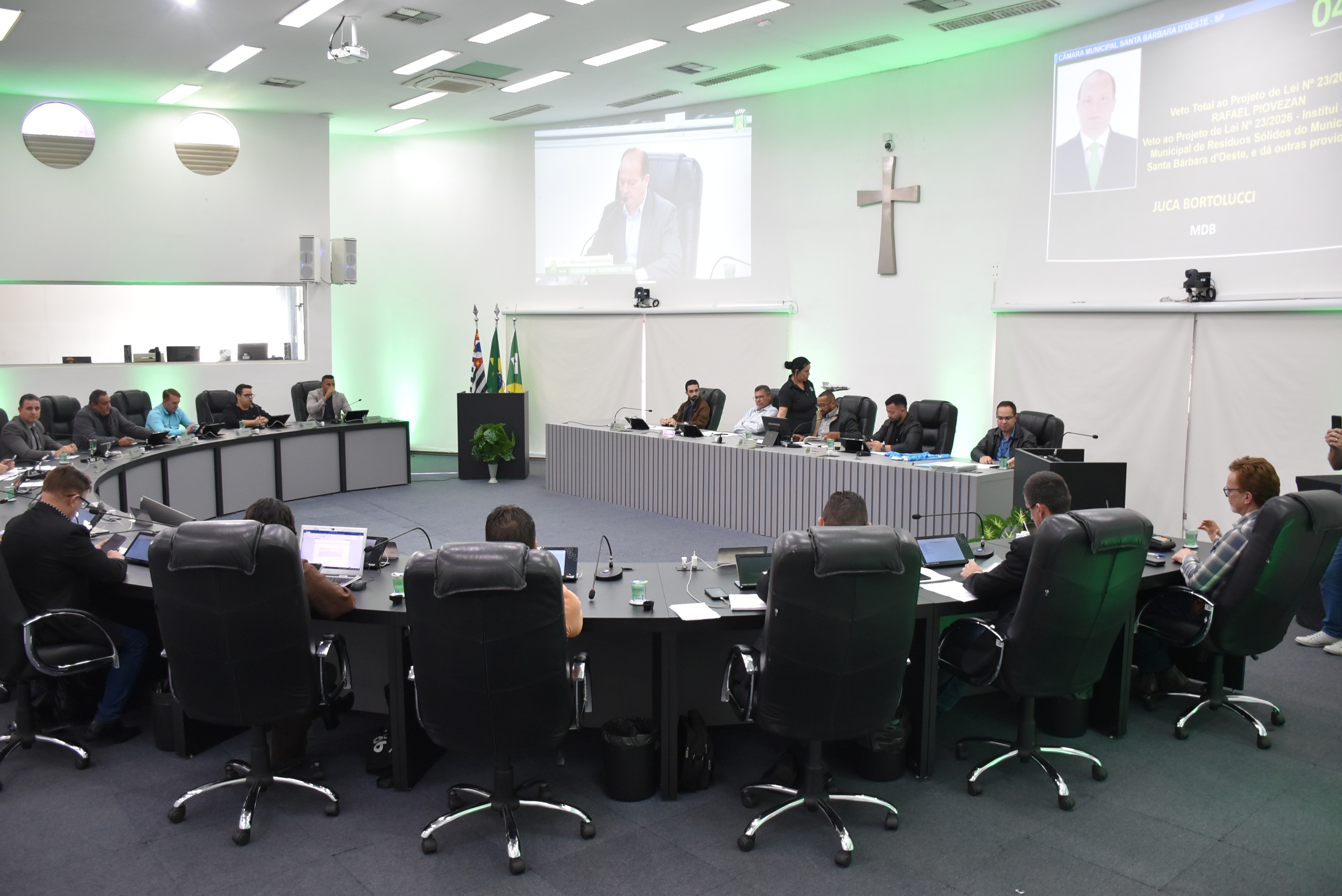 Câmara aprova projetos, acata veto e recebe representantes da Usina Santa Bárbara na Tribuna Livre