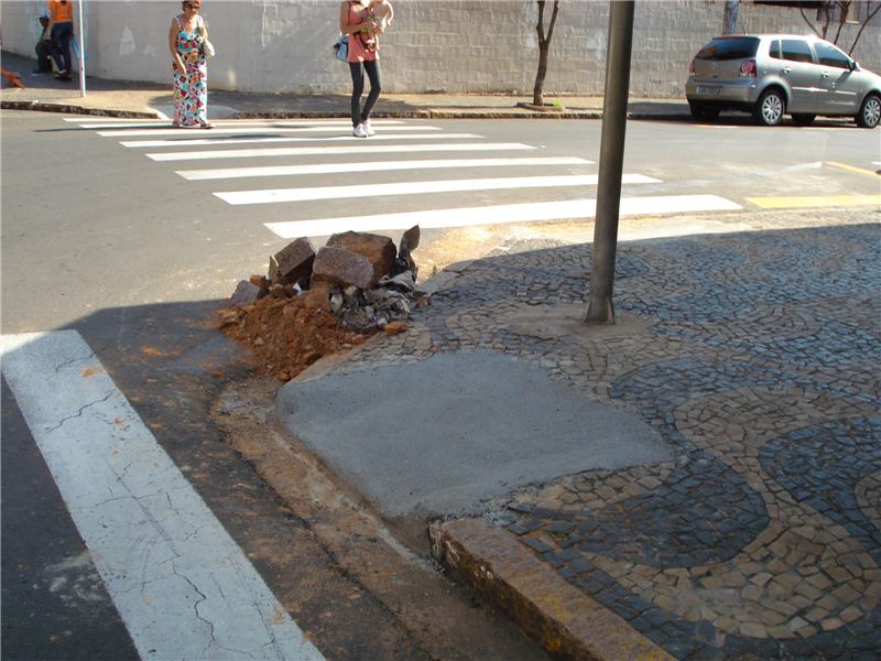 Rampa de acesso construída entre a rua General Câmara e a rua Santa Bárbara