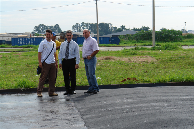 Vereadores acompanham construção de lombadas