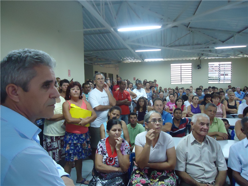 Anízio em reunião com moradores do Jardim das Orquídeas.