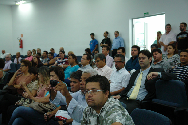 Amis e correligionários acompanharam posse do vice-prefeito Larguesa