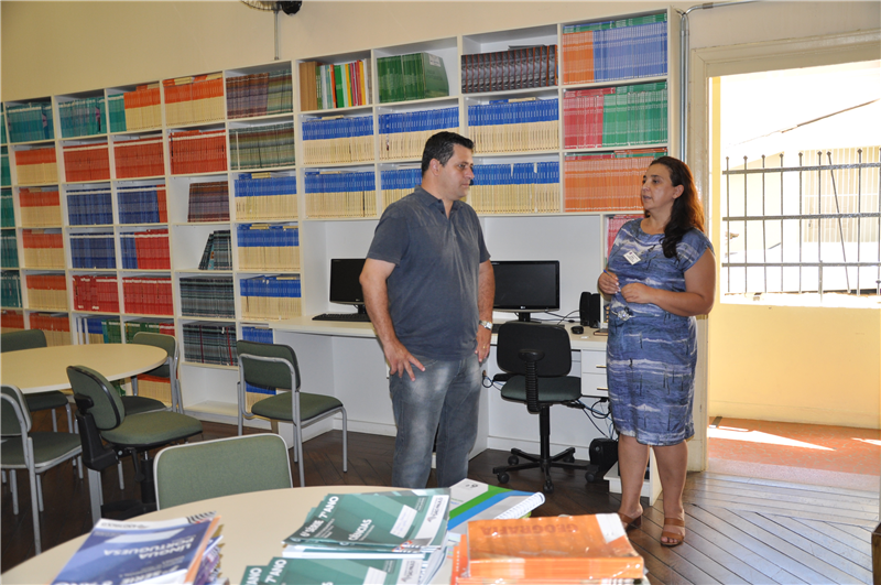 Vereador Celso Ávila em visita à Escola Estadual José Gabriel de Oliveira.