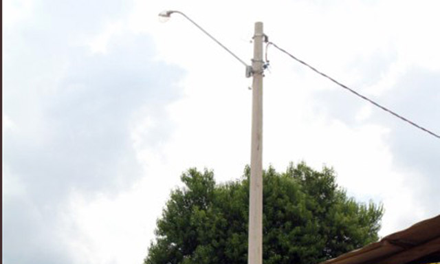 Postes foram instalados em três diferentes locais sugeridos pelo vereador Pinguim