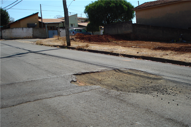 Juca pede operação tapa-buracos na Santa Luzia.