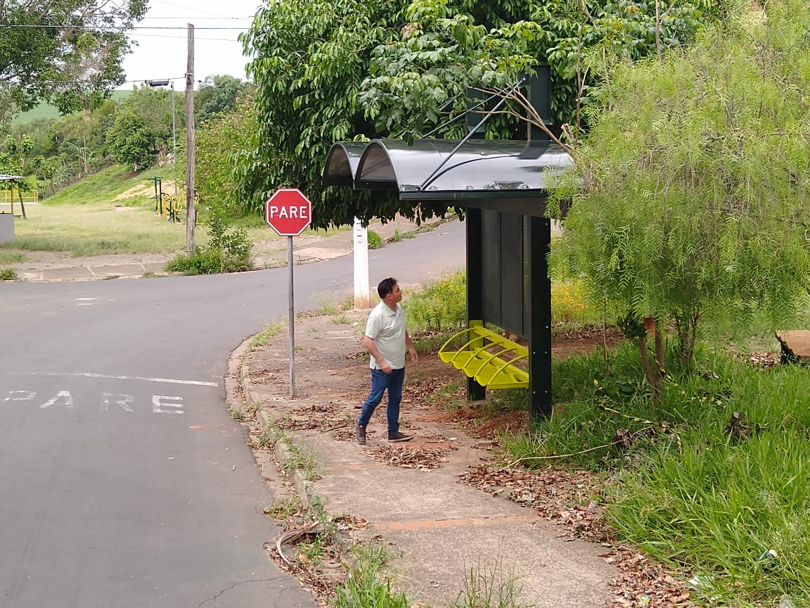 Vereador vistoriou novos abrigos de pontos de ônibus em diferentes bairros da Zona Sul