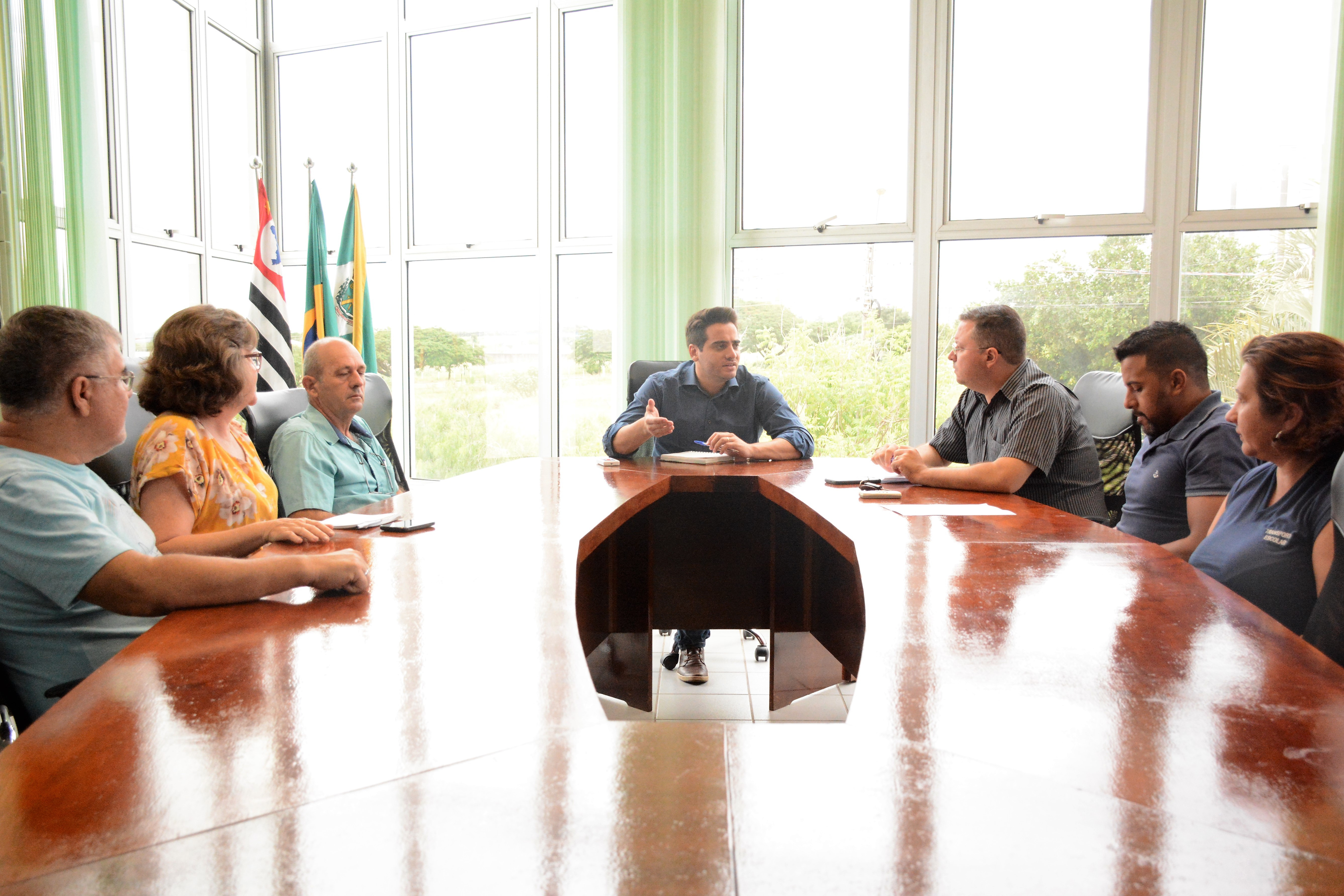 Felipe Sanches e Marcos Rosado ouviram reivindicações de condutores escolares