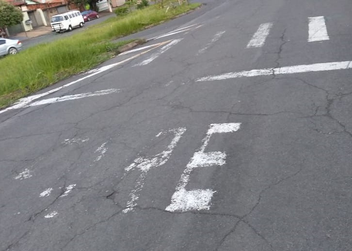 Desde fevereiro do ano passado, vereador tem cobrado melhorias na sinalização de avenida