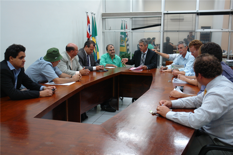 Vereadores estiveram reunidos, ontem à noite, após sessão