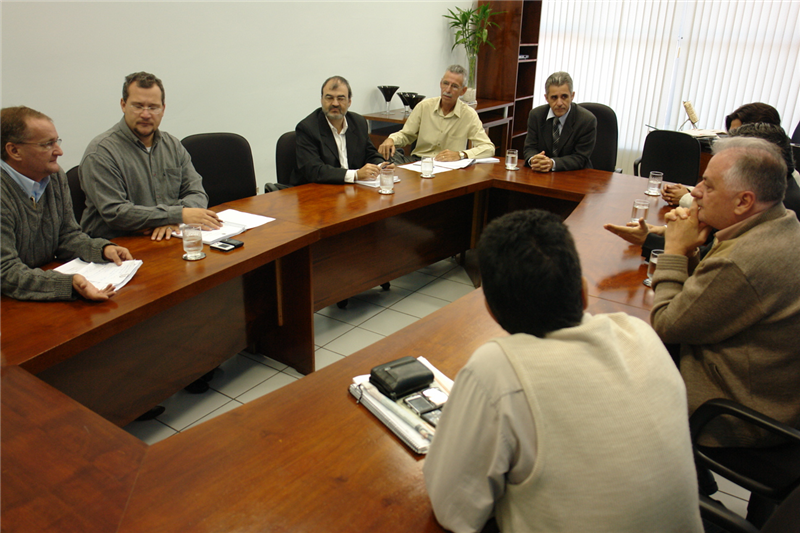 Anízio, Carlão, Danilo e Joi estiveram em reunião com engenheiros e arquitetos