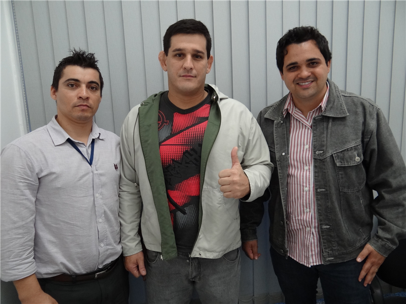 Pinguim conversa com João Peres e Tom Giatti a respeito de Jiu-Jitsu no município
