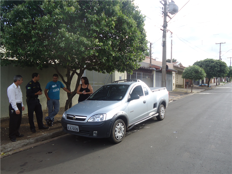 Anízio e moradores da rua do Centeio pedem redutor de velocidade