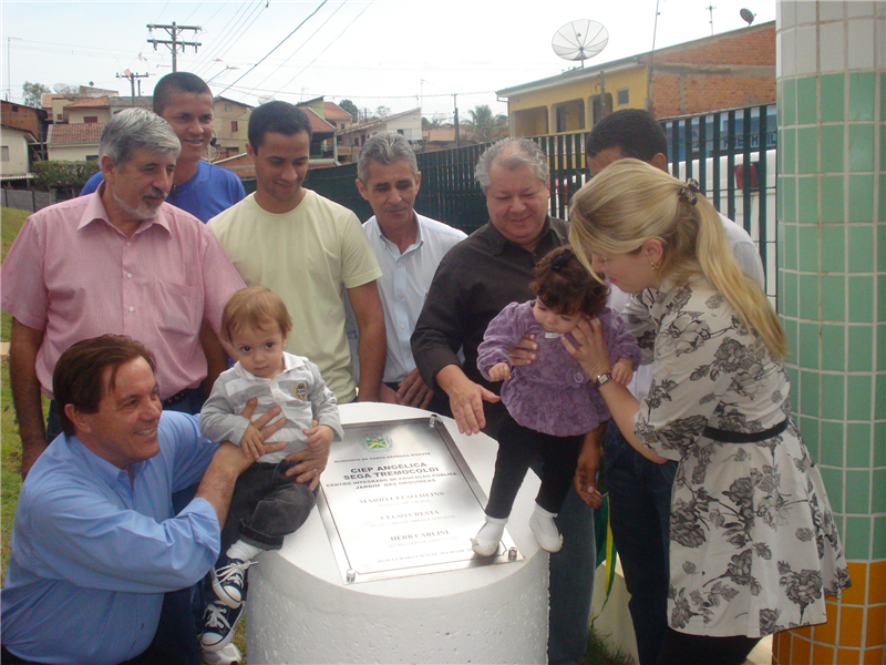 Anízio, ao lado do prefeito e do vereador Uruguaio, presidente da Câmara, em inauguração do CIEP