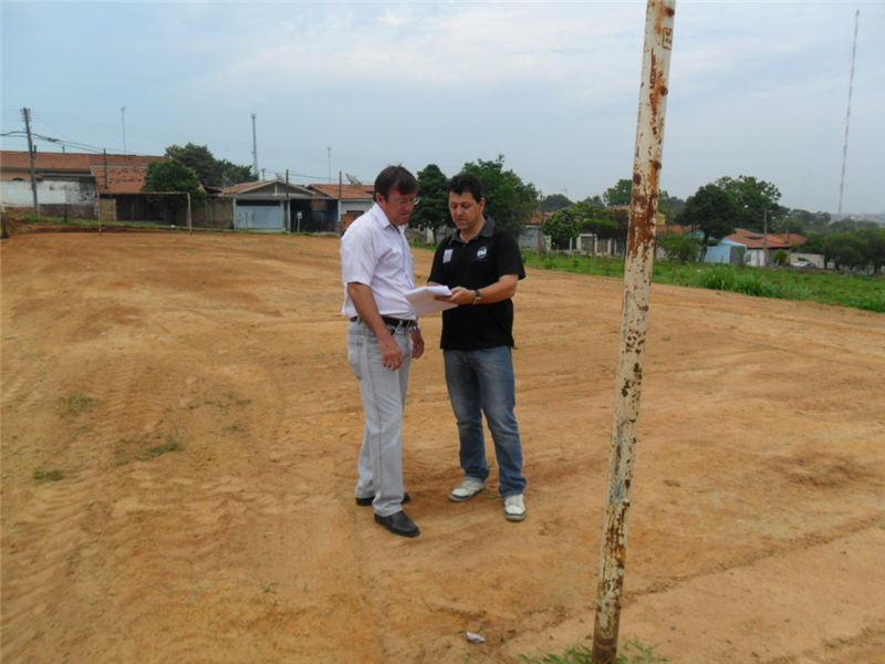 Kadu acompanhou reinício das obras em campinho de areia do Santa Inês