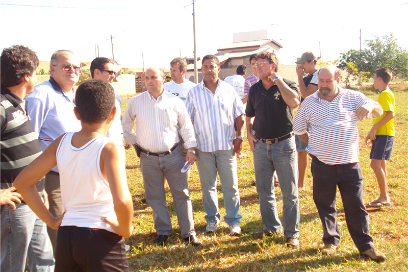 Vereador Carlos Fontes e secretários visitaram áreas no Parque do La e Vila Rica