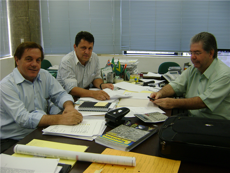 Kadu conversa com o prefeito Mário Heins e com o secretário de Obras Celso Cresta