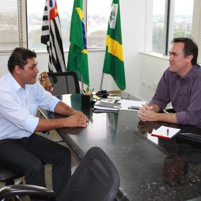 Bebeto em reunião com o prefeito Denis Andia.