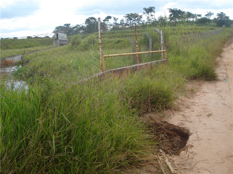 Conserto de erosão em ponte da Estrada da Areia Branca começa a ser feito a pedido de Joi.