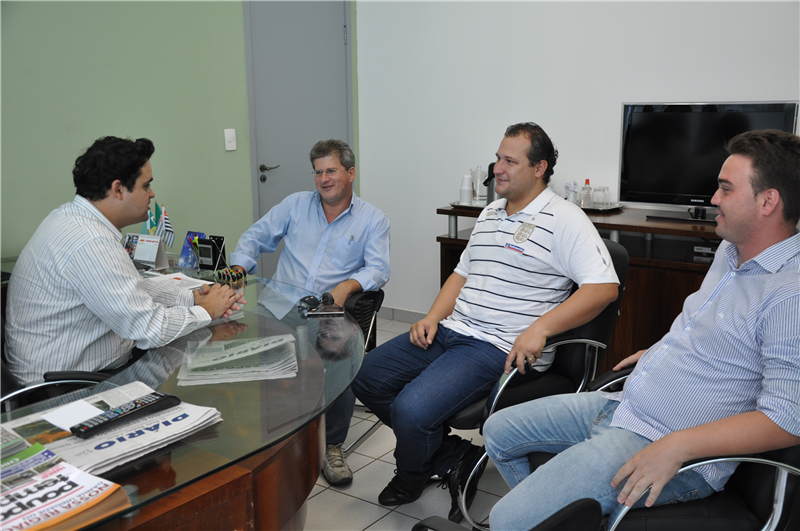 Pinguim em reunião com Danilo doy e Paulo Monaro.