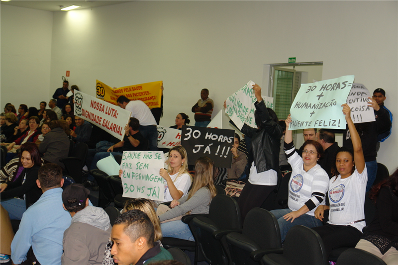 Profissionais da saúde se manifestaram na Câmara pela aprovação de projeto do Carlão Motorista