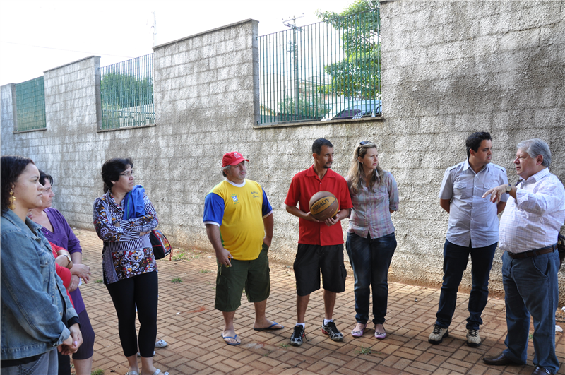 Pinguim promoveu reunião entre pais de alunos e secretário de Educação, Herb Carlini