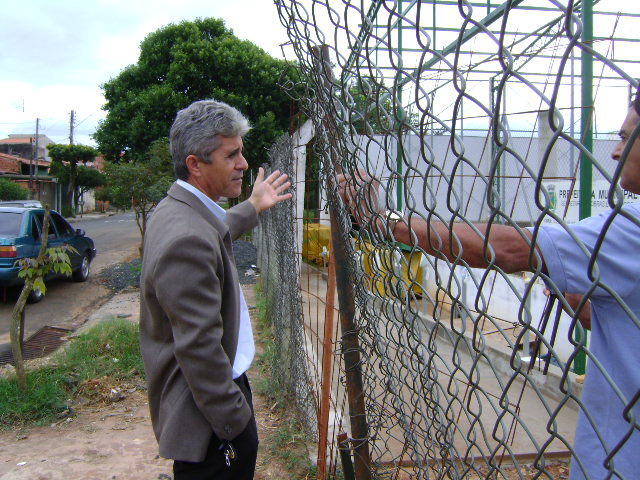 Anízio em visita à Emefei Zelo.