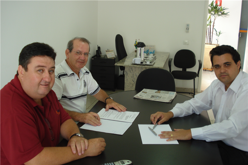 Vereador Pinguim, durante reunião na manhã de ontem com o presidente da Acisb