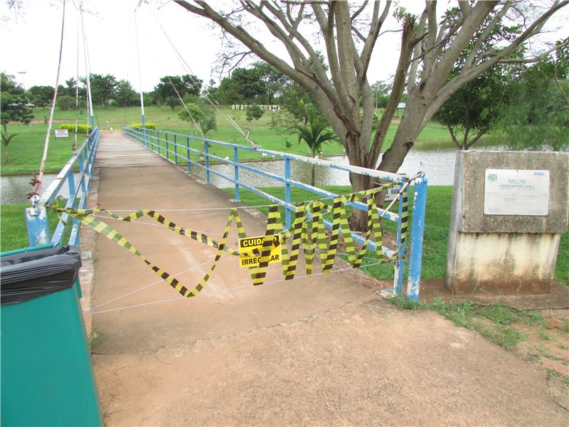 Ponte interditada no Parque Araçariguama.