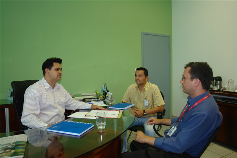 Pinguim em reunião com representantes do Ciesp.