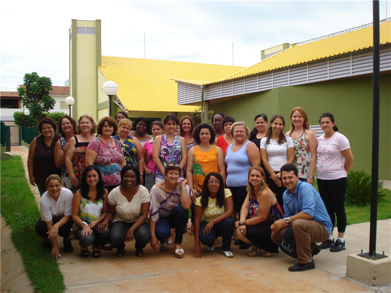 Kadu conversou com professoras e funcionárias da escola, antes da inauguração