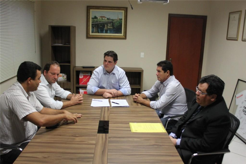 Bancada do PSDB e o vereador Antonio da Loja se reuniram, hoje, com deputado Cauê Macris